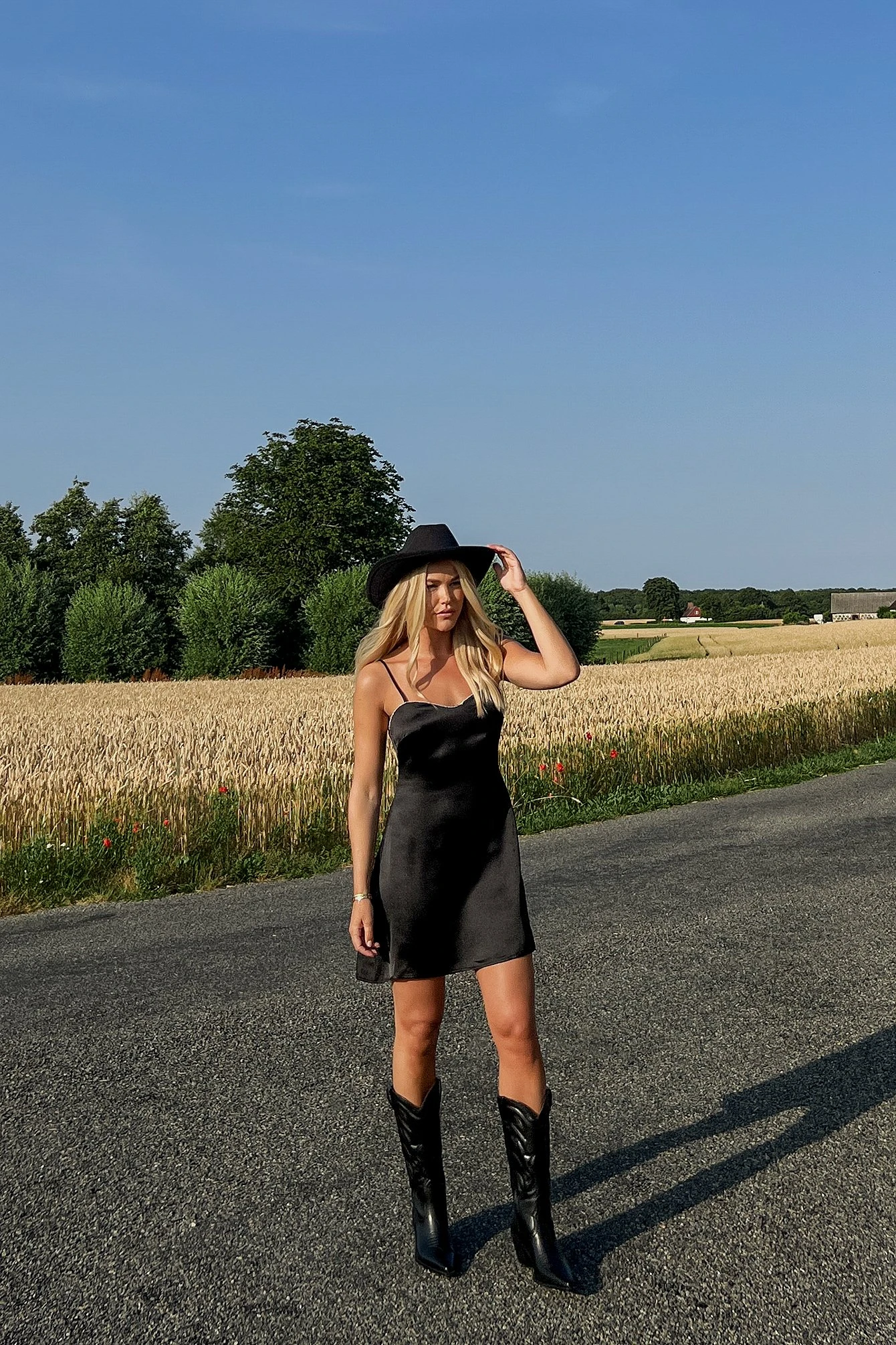 Robe Courte Avec Strass – Image 6