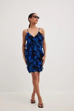 Robe Courte Ă Volants Sur L'ensemble