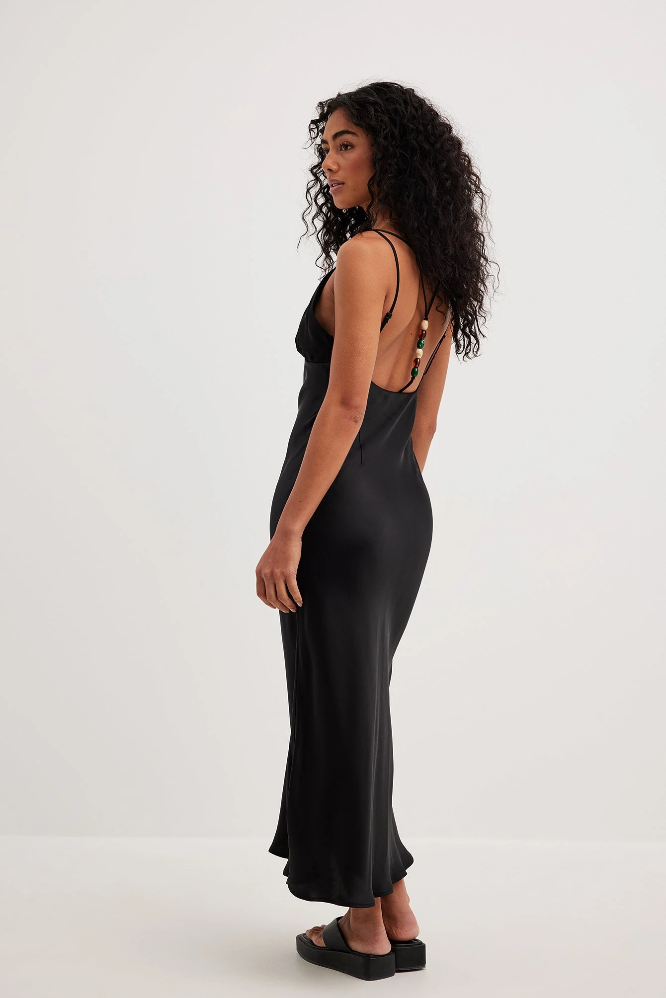 Robe En Satin à Détail Au Dos – Image 3