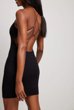 Robe Mini à Bretelles Dans Le Dos