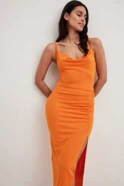 Robe Froncée à Laçage Sur Le Devant