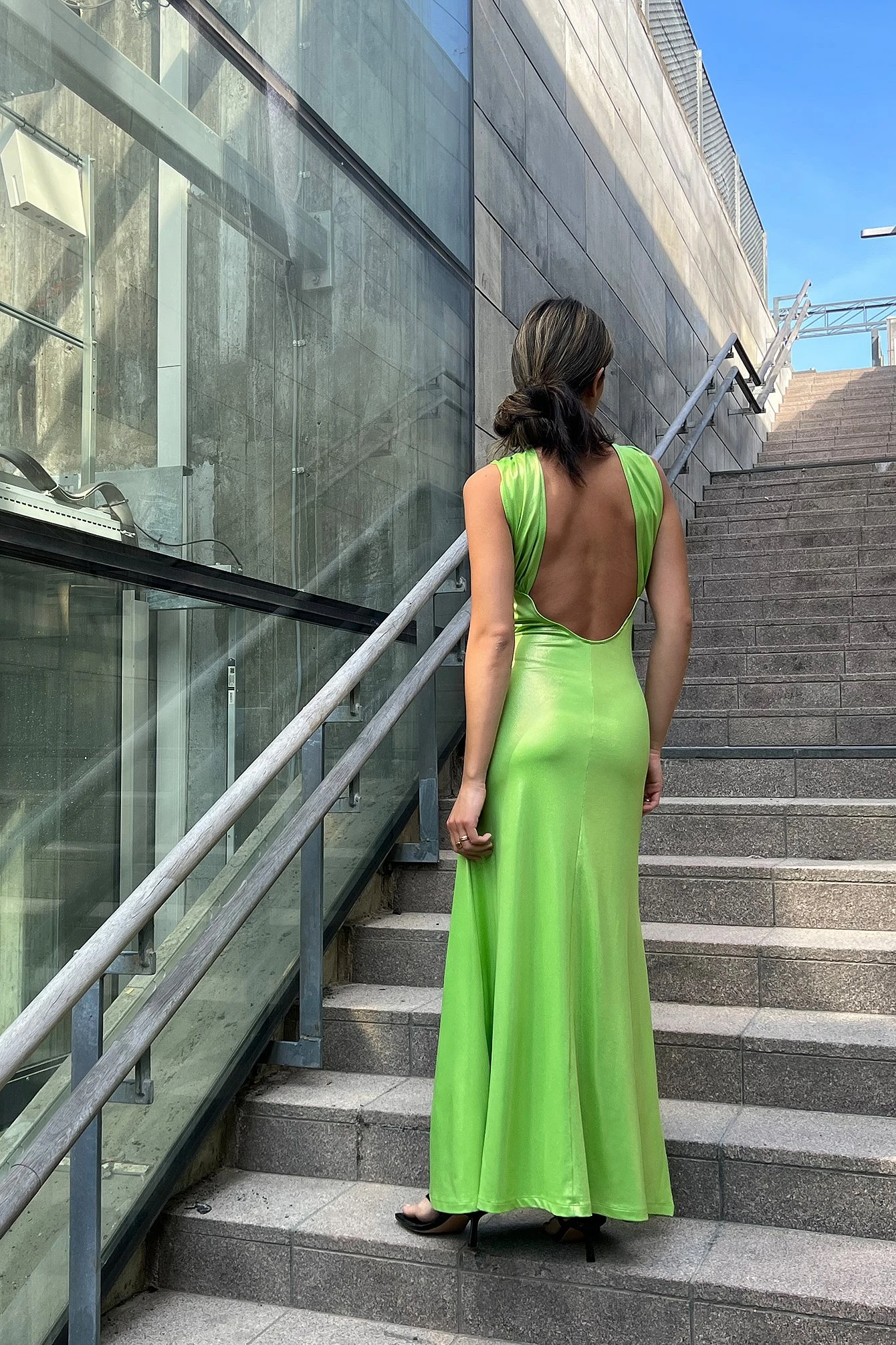 Robe Longue Brillante Croisée – Image 2