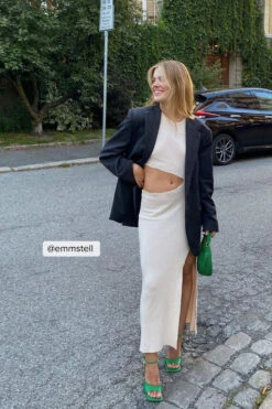 Robe Mi-longue Côtelée à Découpes