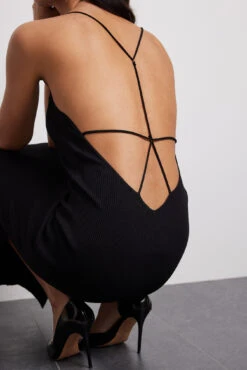 NA-KD Robe Longue En Maille Fine à Dos Ouvert