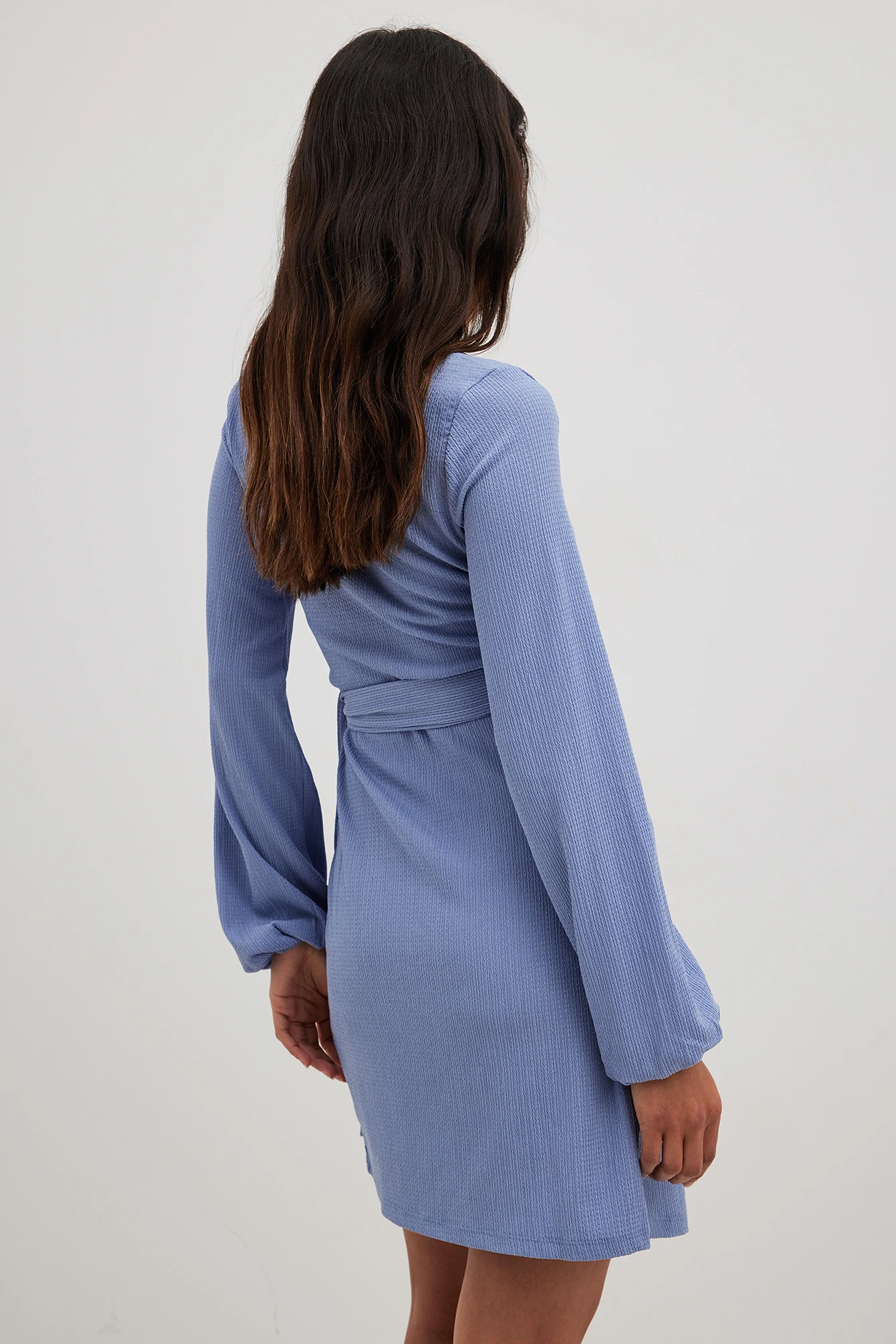 Robe Portefeuille Fluide Structurée – Image 2