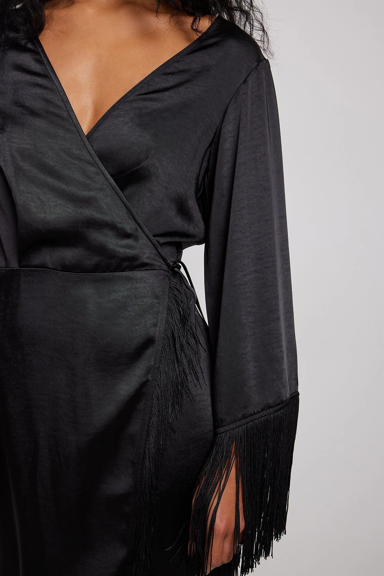 Robe Mi-longue En Tissu Satiné à Franges – Image 8