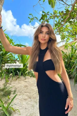 Robe Longue En Tricot Fin à Découpes