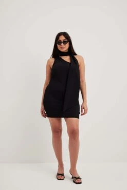 NA-KD Robe Courte En Jersey Avec écharpe