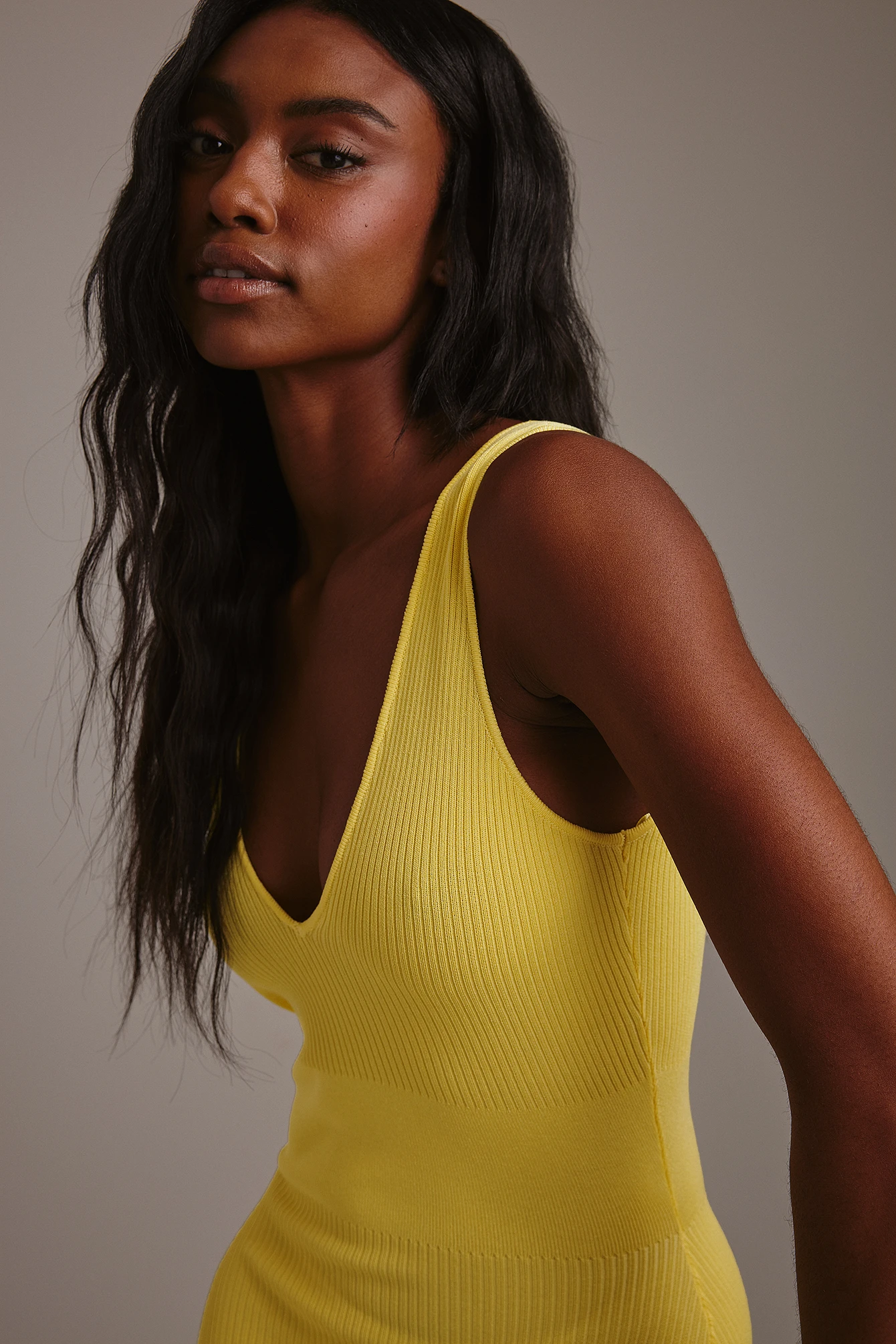 Robe Mini En Maille à Taille Marquée – Image 4