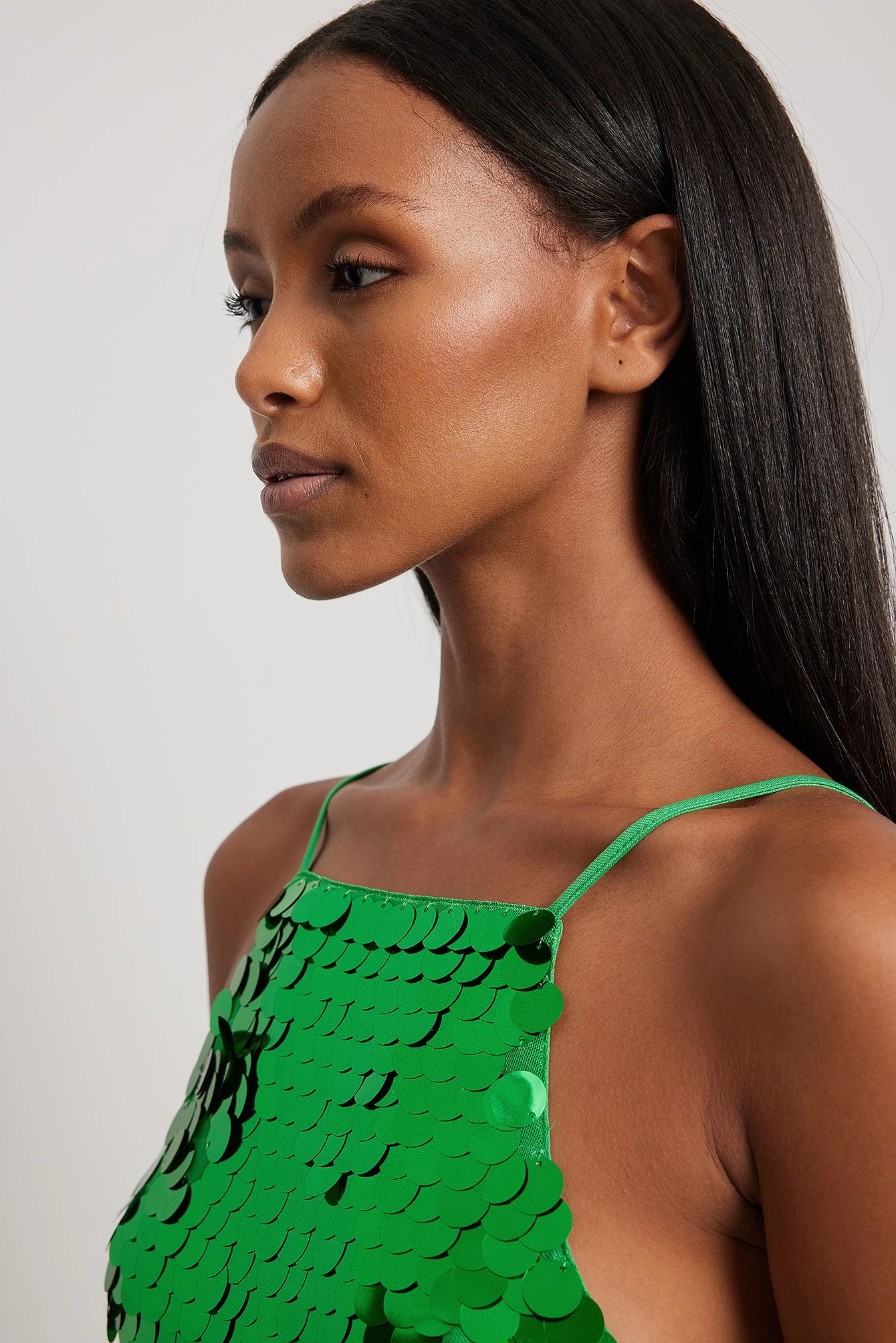 Robe Courte à Grands Sequins – Image 4