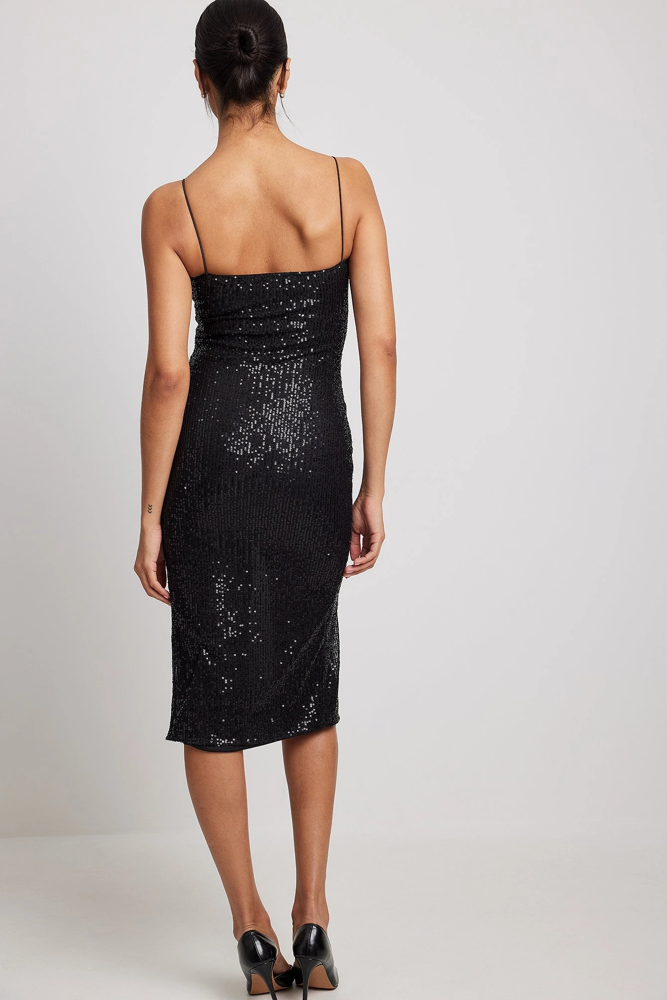 Robe Asymétrique à Sequins – Image 3