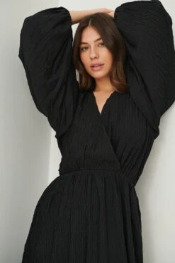 Robe Cache-Coeur Structurée Et Manches Ballon