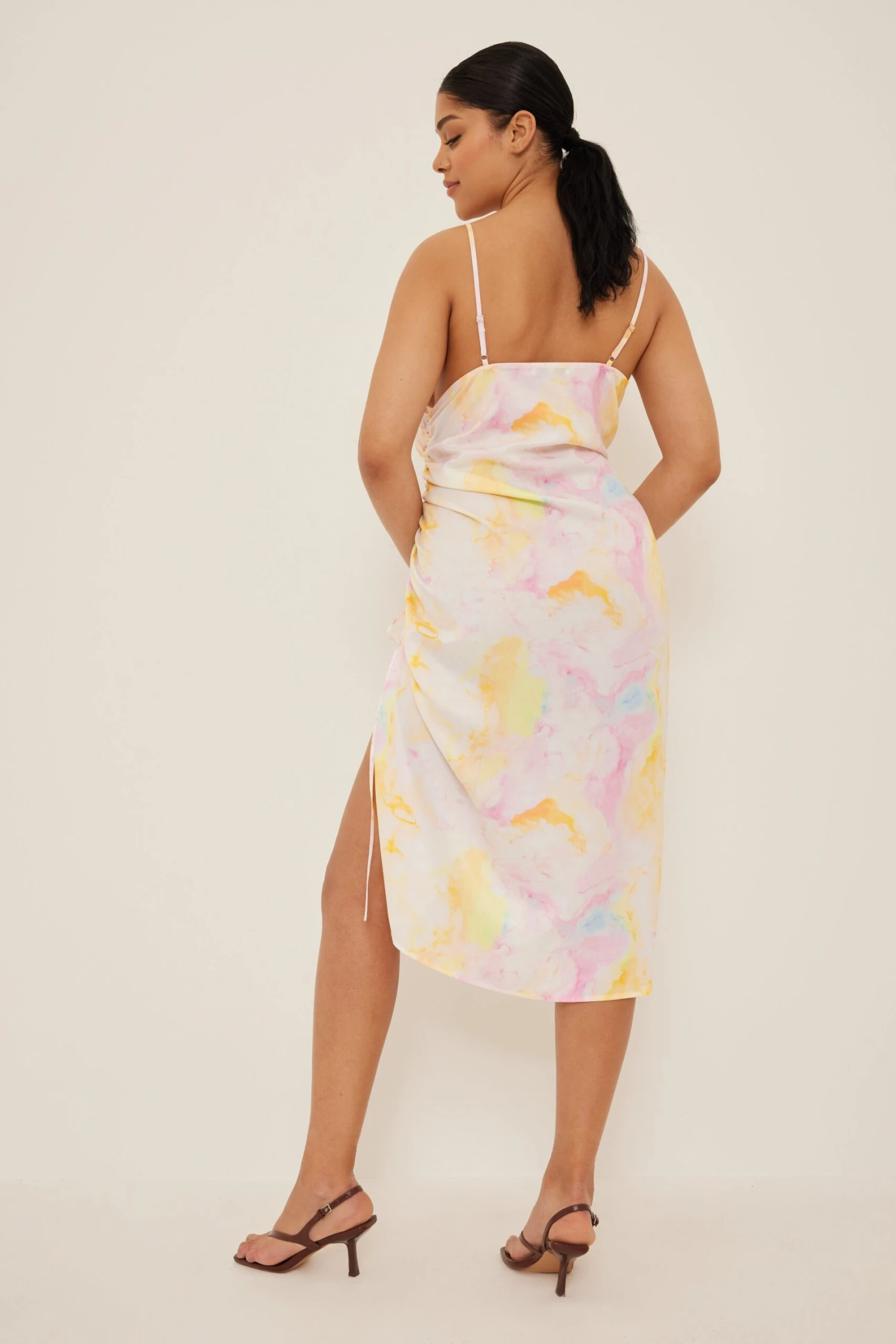 Robe Mi-longue à Imprimé Batik – Image 3