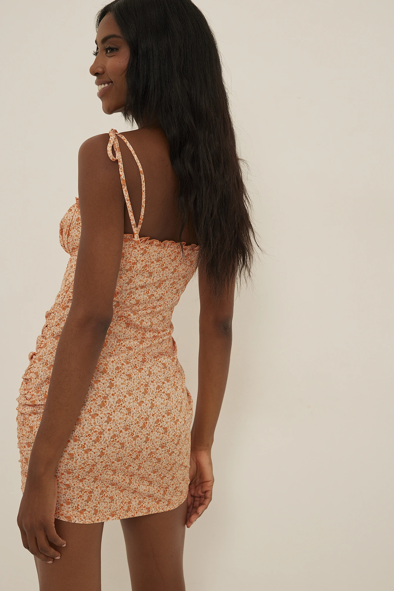 NA-KD Robe Courte Avec Détail Corset – Image 2