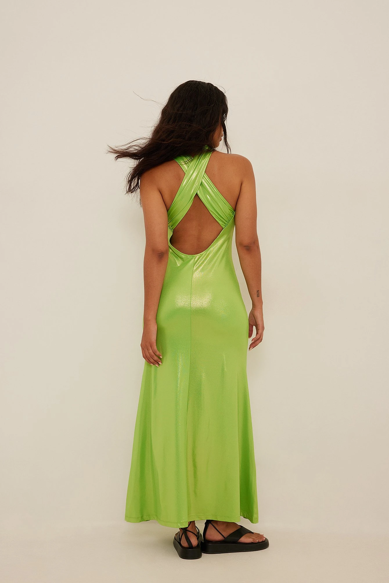 Robe Longue Brillante Croisée – Image 4
