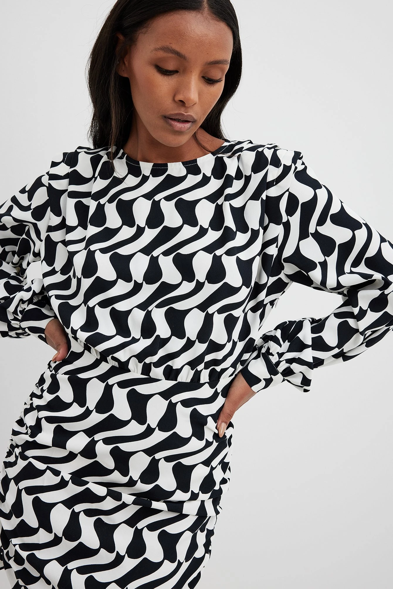 Robe Courte à épaulettes – Image 4