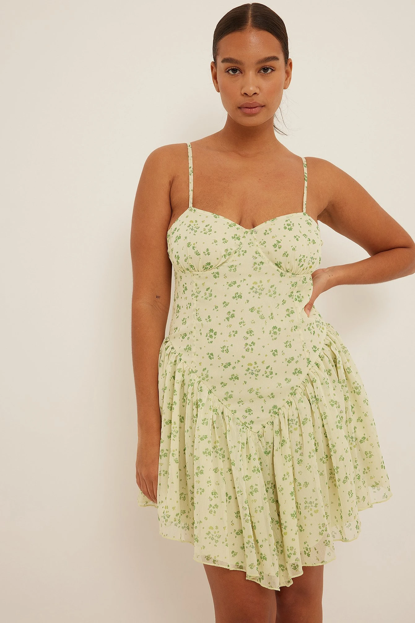 NA-KD Robe Courte Avec Ourlet Irrégulier – Image 2