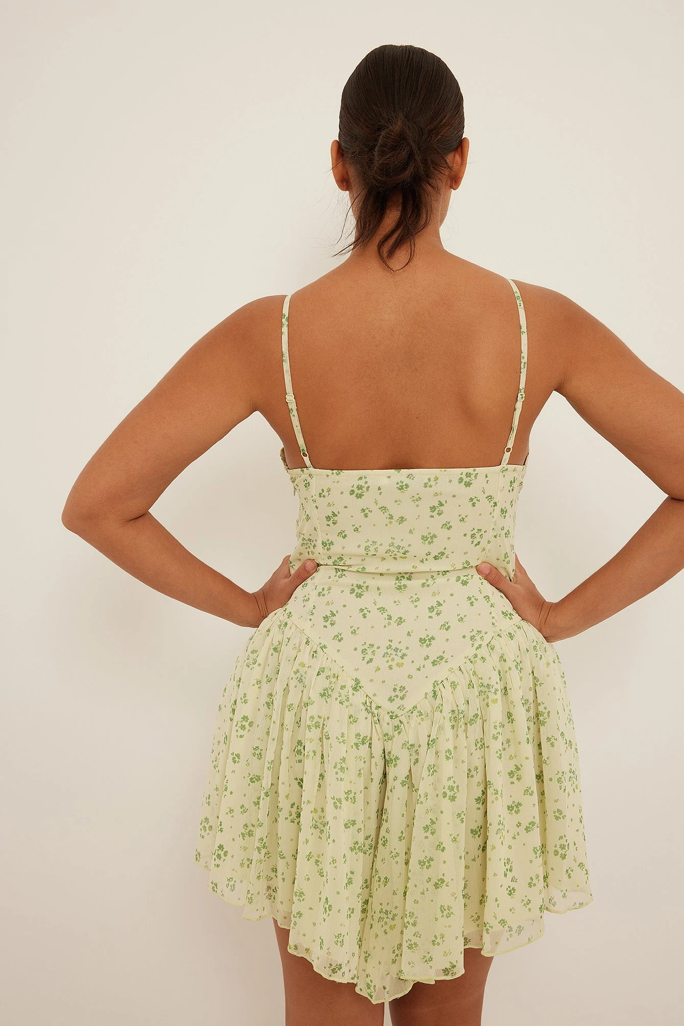 NA-KD Robe Courte Avec Ourlet Irrégulier – Image 3