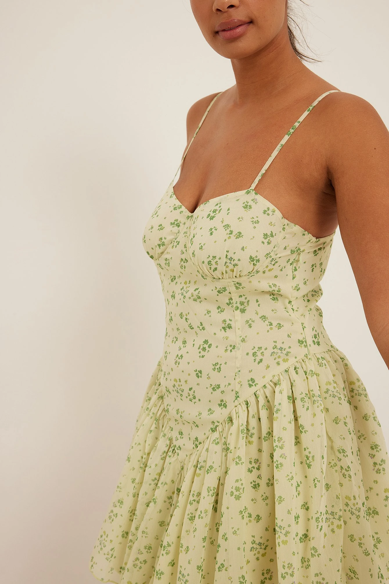 NA-KD Robe Courte Avec Ourlet Irrégulier