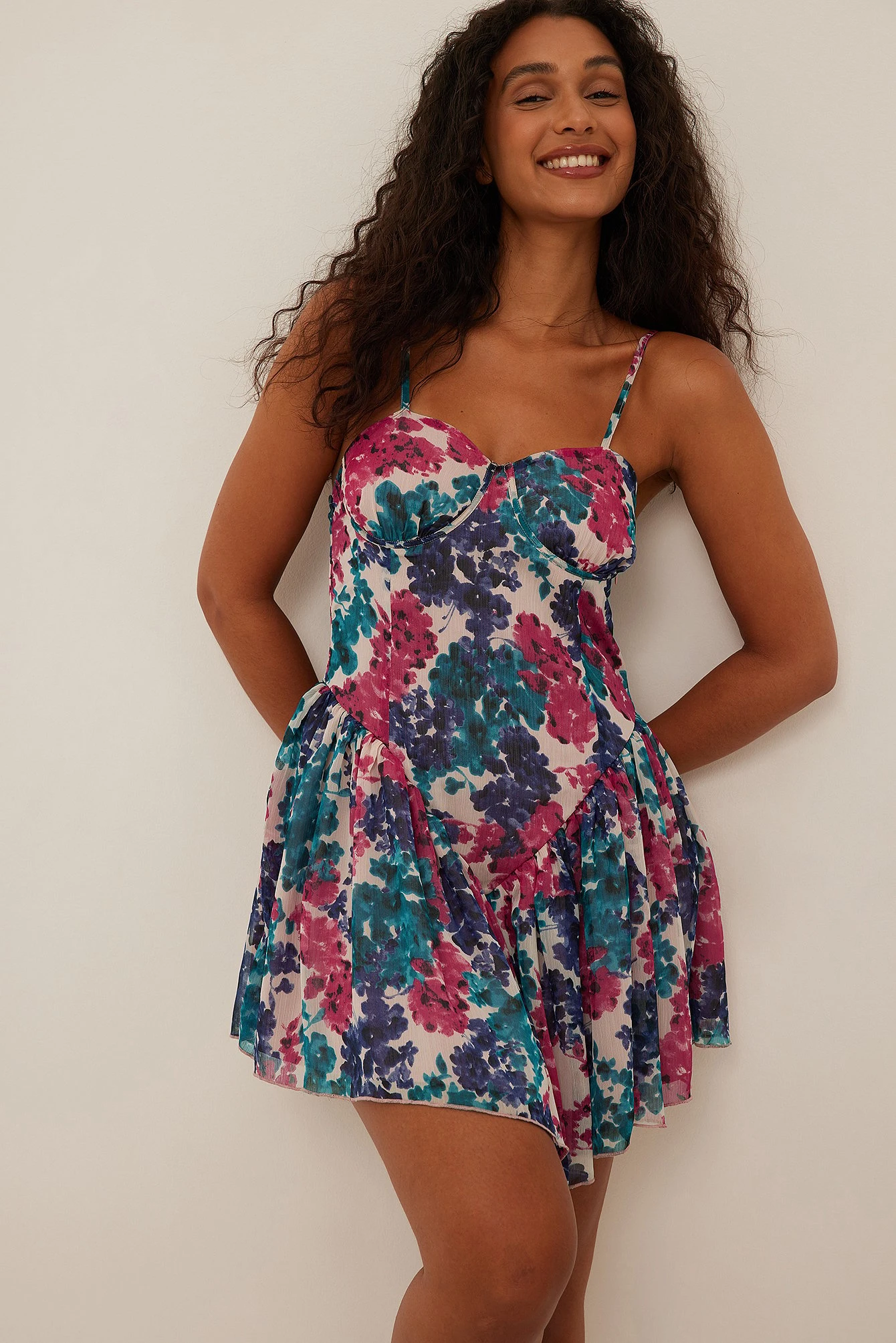 NA-KD Robe Courte Avec Ourlet Irrégulier – Image 5