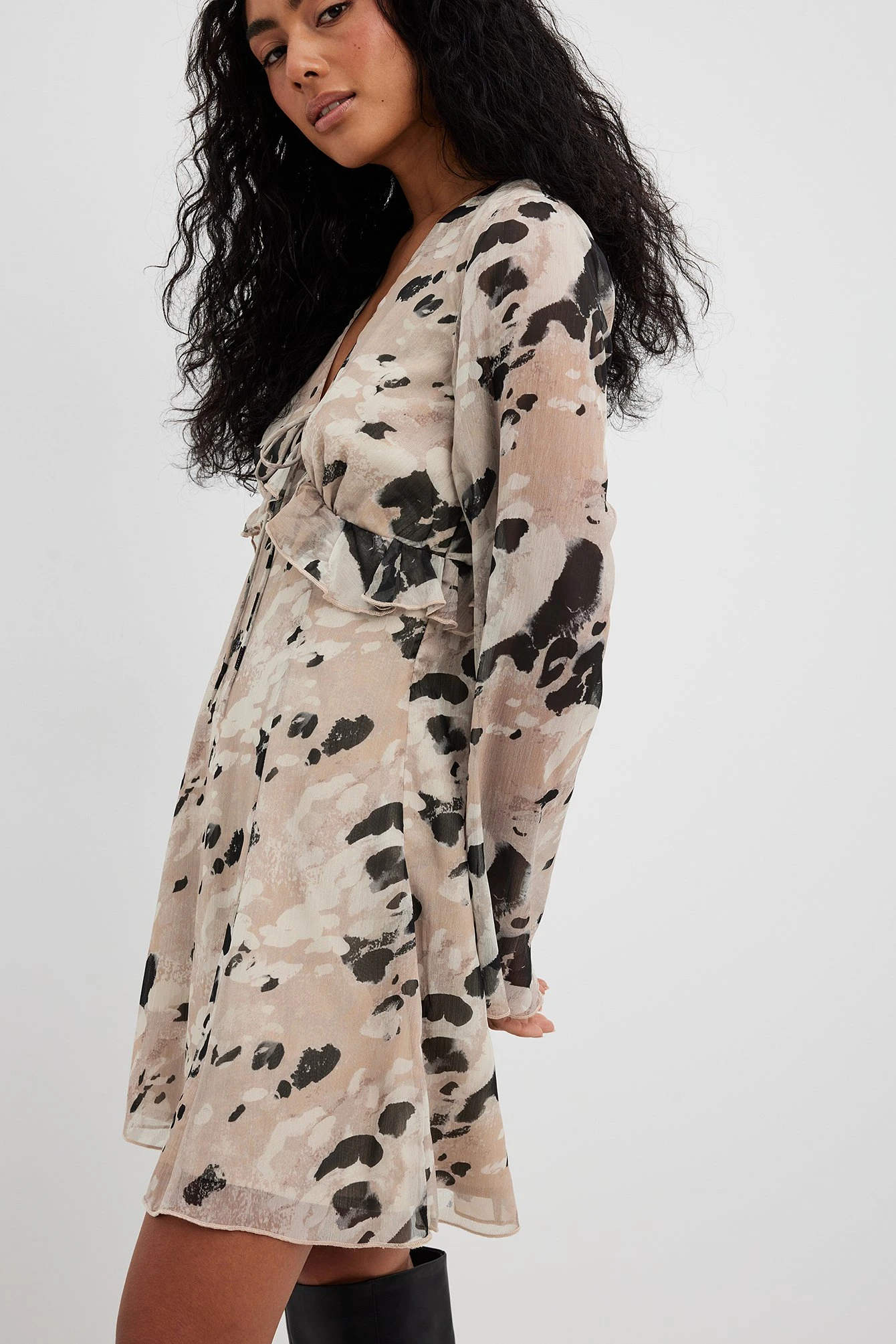 Robe Courte Fluide Ă Volants â Image 10