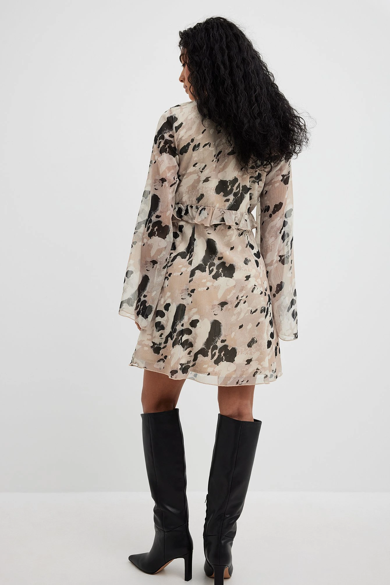 Robe Courte Fluide Ă Volants â Image 9