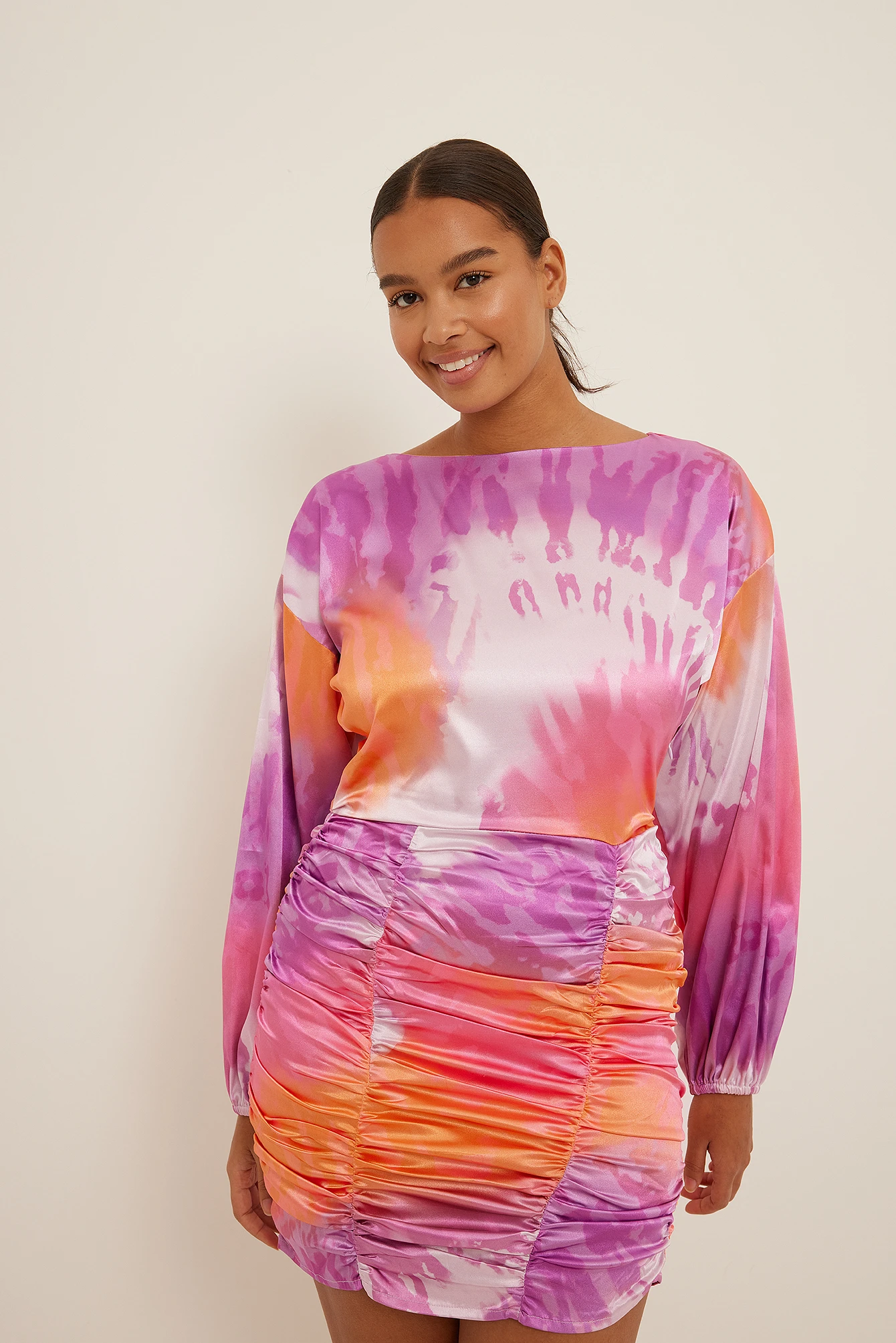 Robe Courte En Satin à Jupe Froncée – Image 7