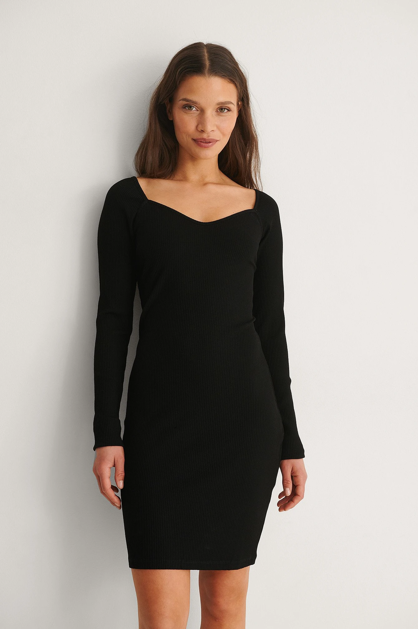 NA-KD Robe Côtelée à Encolure En Cœur – Image 3