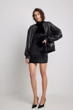 Robe Courte En Velours à Col Montant