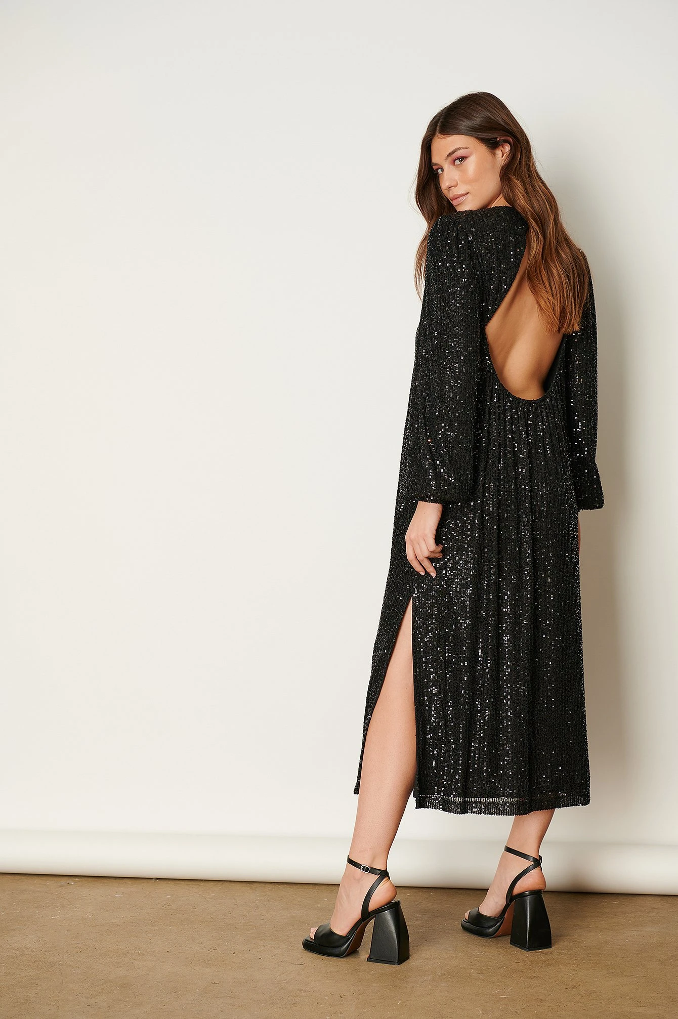 Robe Mi-longue à Paillettes Dos Ouvert – Image 2