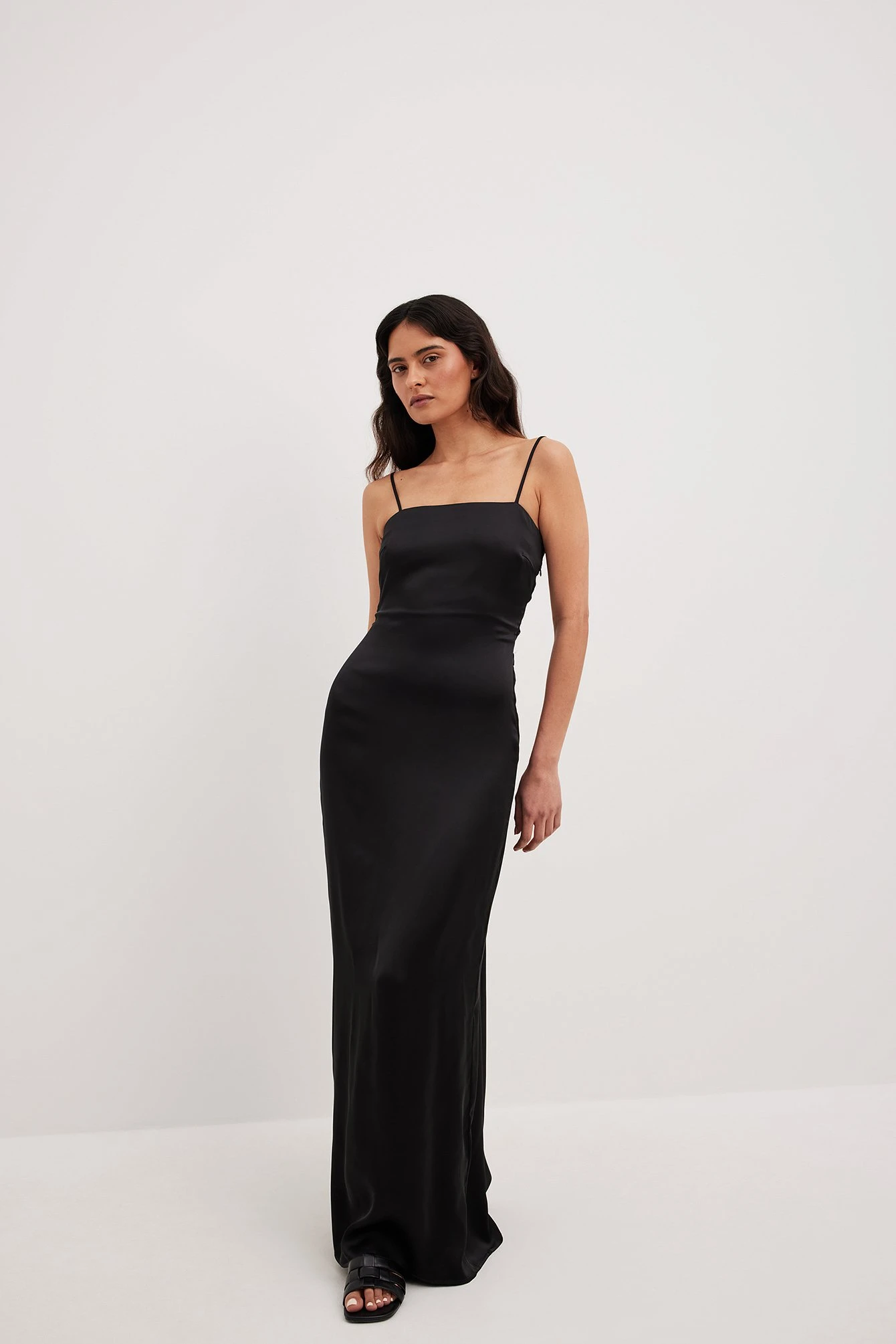 Robe Longue En Satin à Dos Dégagé – Image 5