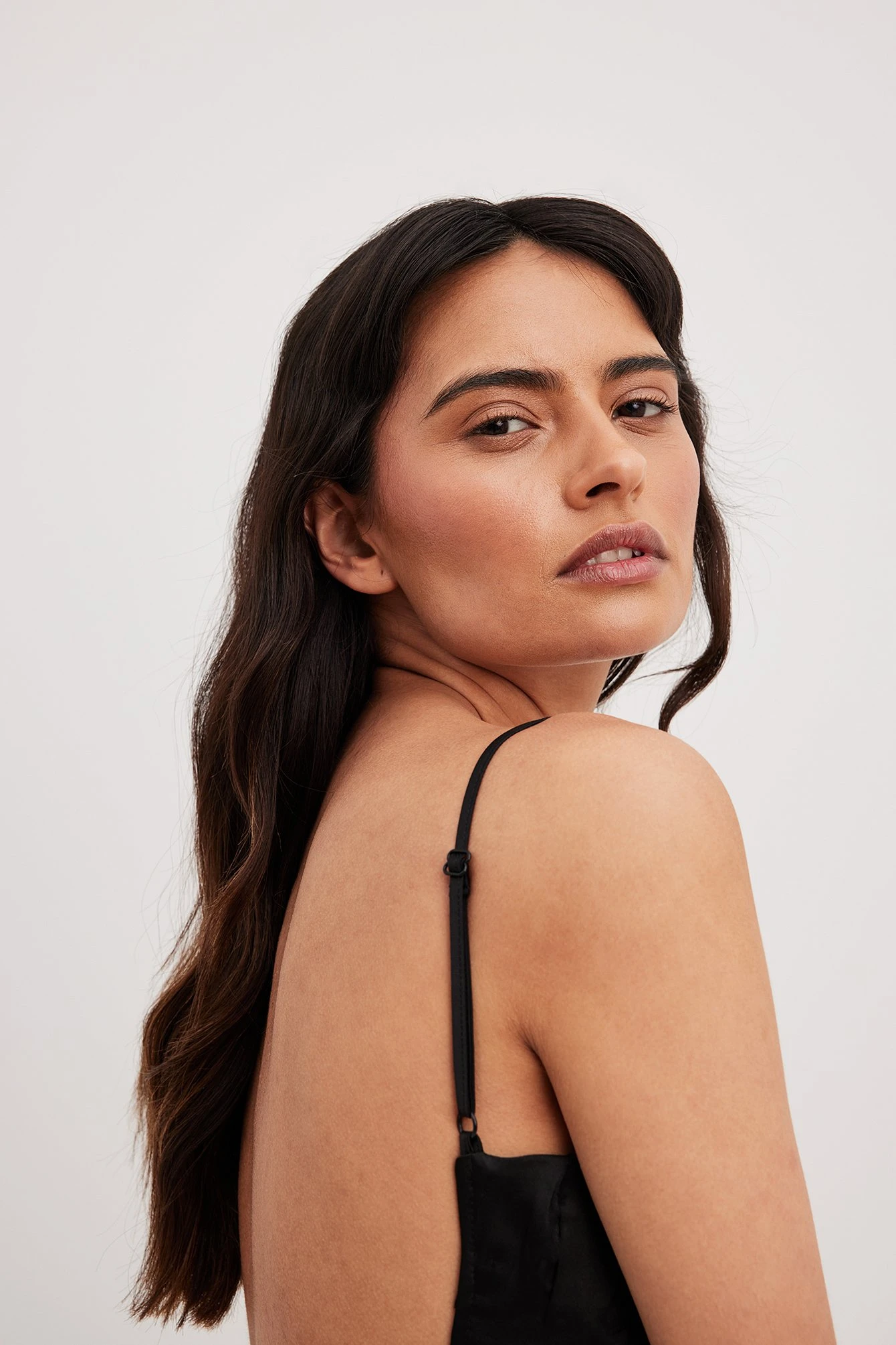 Robe Longue En Satin à Dos Dégagé – Image 4