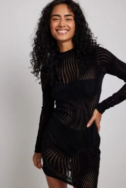 Robe Courte En Tulle Et Velours