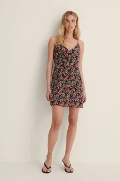 NA-KD Robe Ă Structure