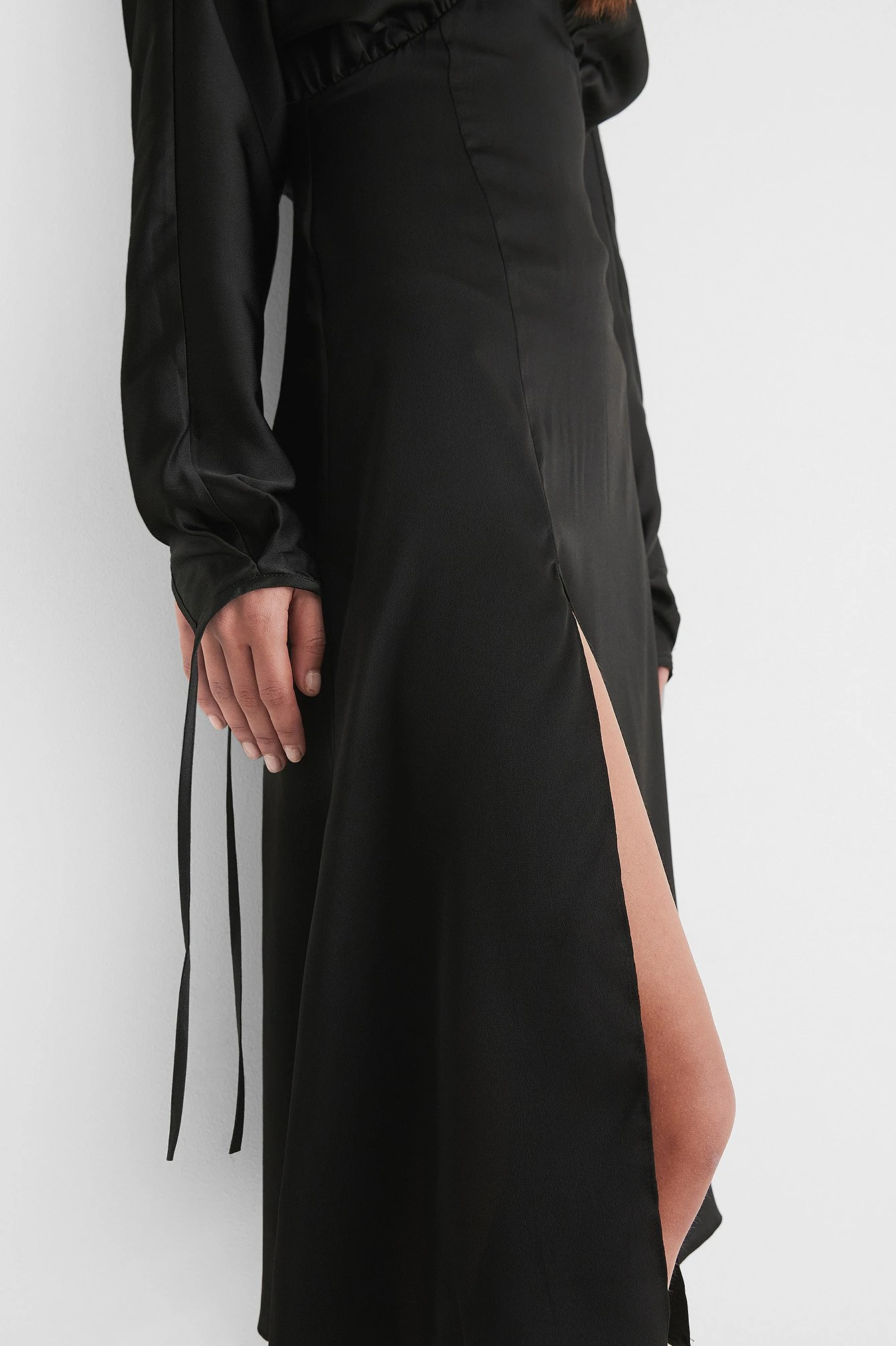 Robe À Dos Ouvert Avec Fente – Image 4