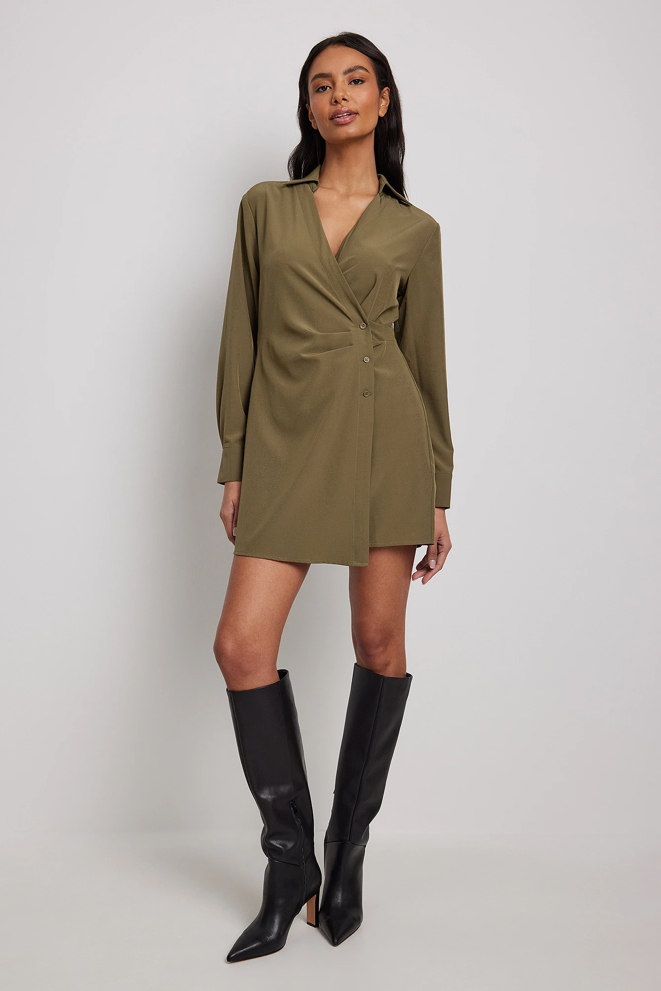 NA-KD Robe Portefeuille Courte Boutonnée – Image 3