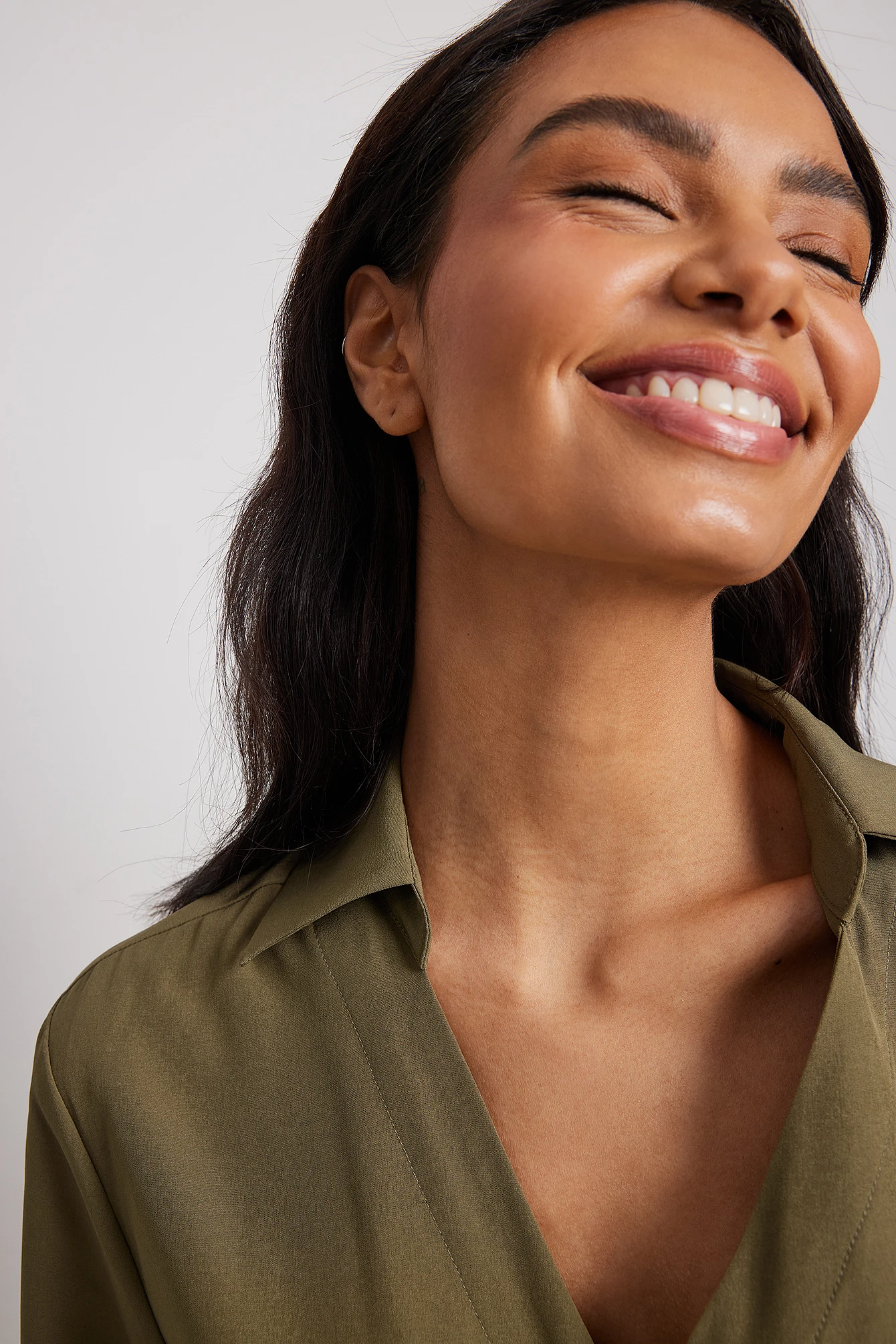 NA-KD Robe Portefeuille Courte Boutonnée – Image 5