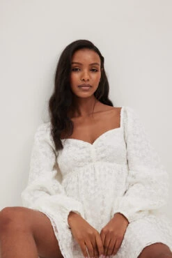 Robe Mini Froncée à Manches Bouffantes