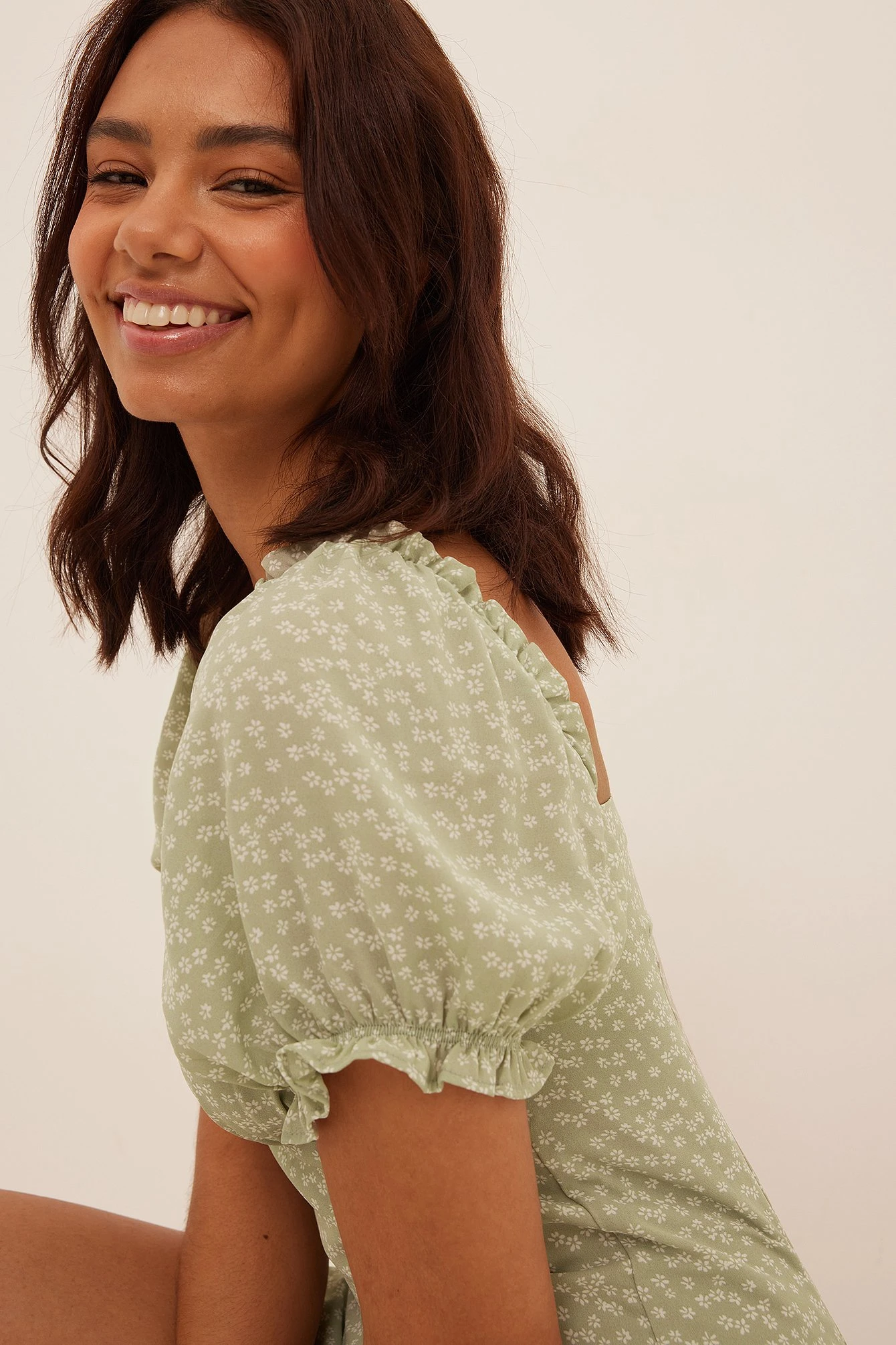 Robe Mini Plissée Sur La Poitrine – Image 4