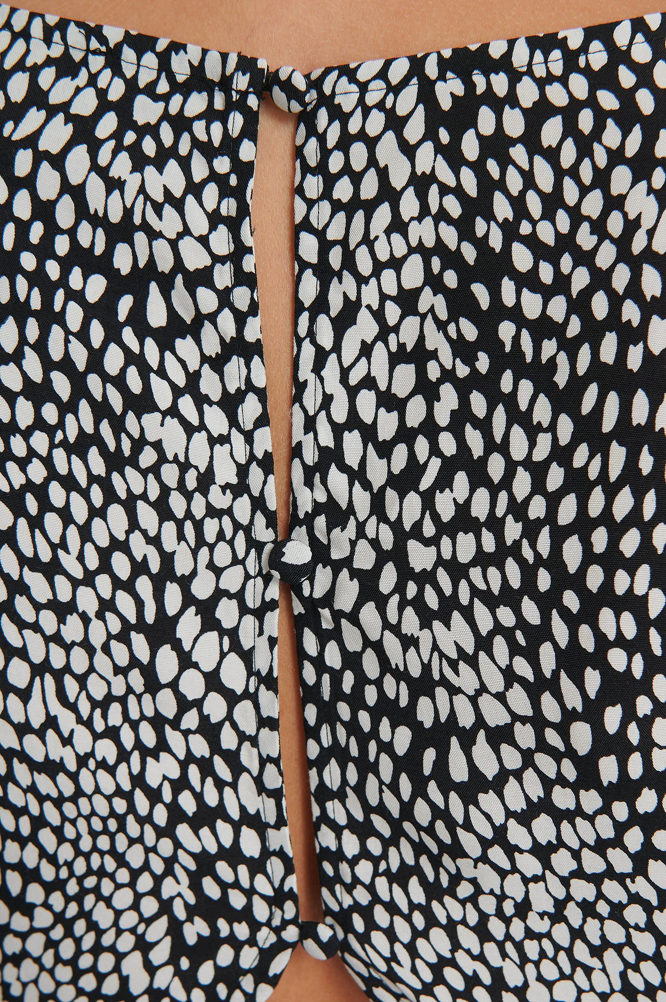 NA-KD Robe Mini Dos Nu à Manches Courtes – Image 9