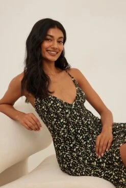 NA-KD Robe Mini Portefeuille à Bretelles Spaghetti