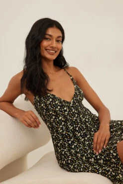 NA-KD Robe Mini Portefeuille à Bretelles Spaghetti