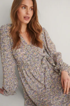 NA-KD Mini Robe Portefeuille Ă Structure