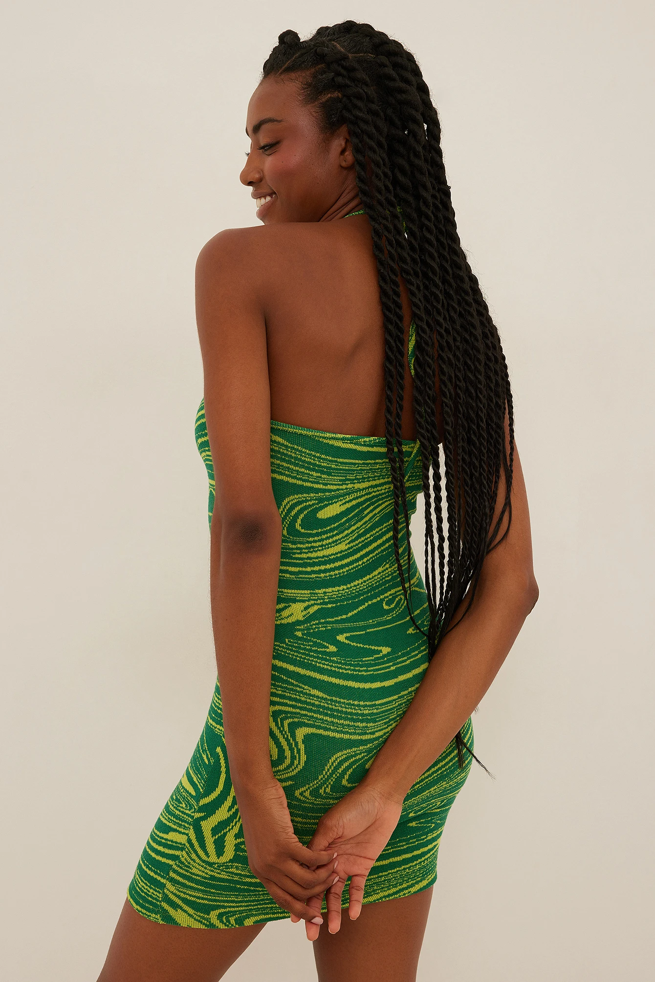 NA-KD Robe Courte Dos Nu à Imprimé Ondulé – Image 2