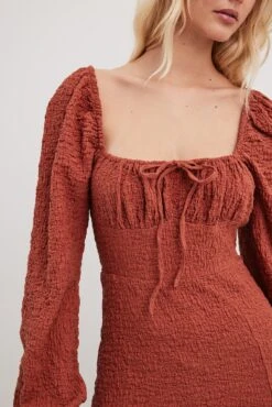 Robe Mi-longue Structurée à Armatures