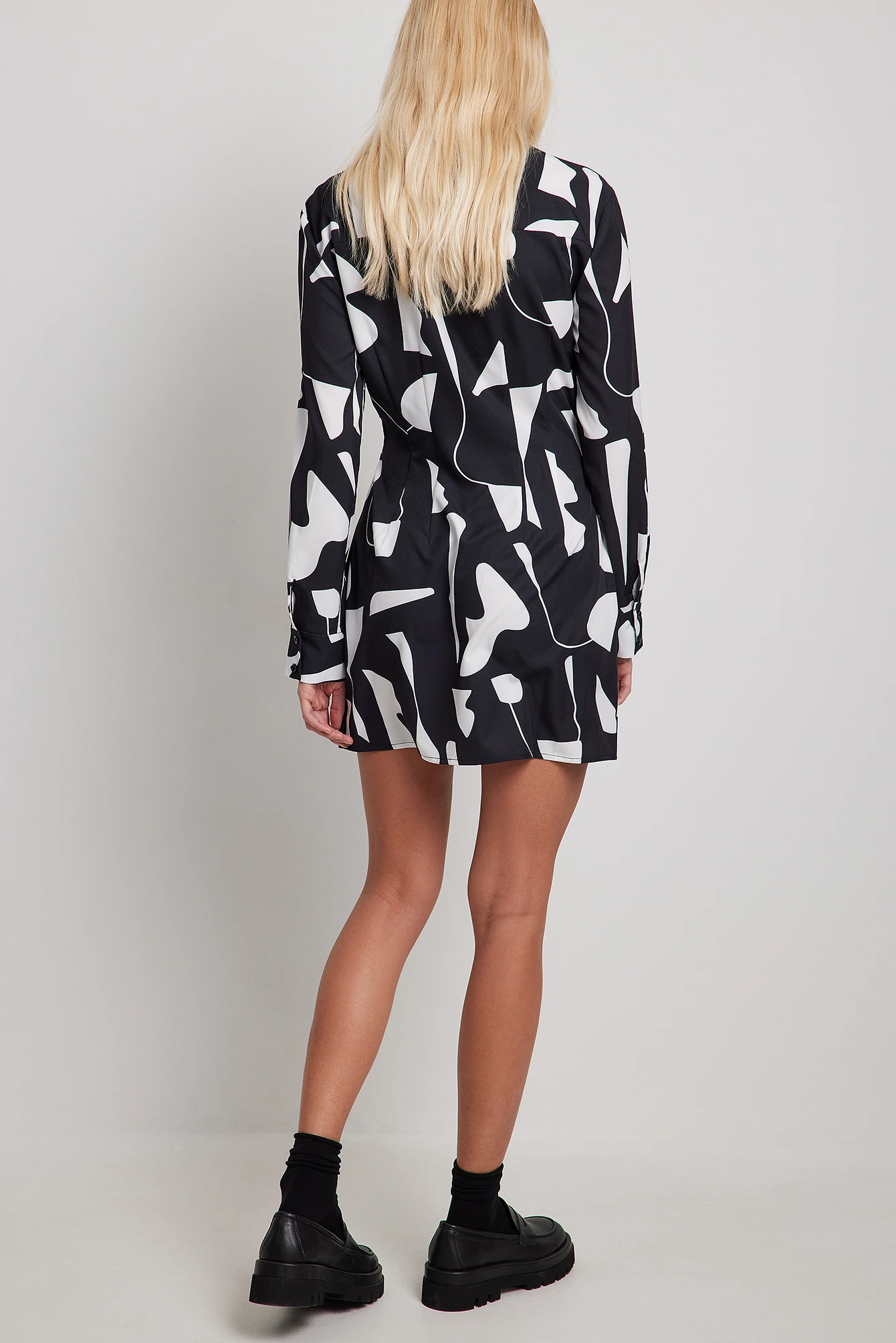 NA-KD Robe Portefeuille Courte Boutonnée – Image 7