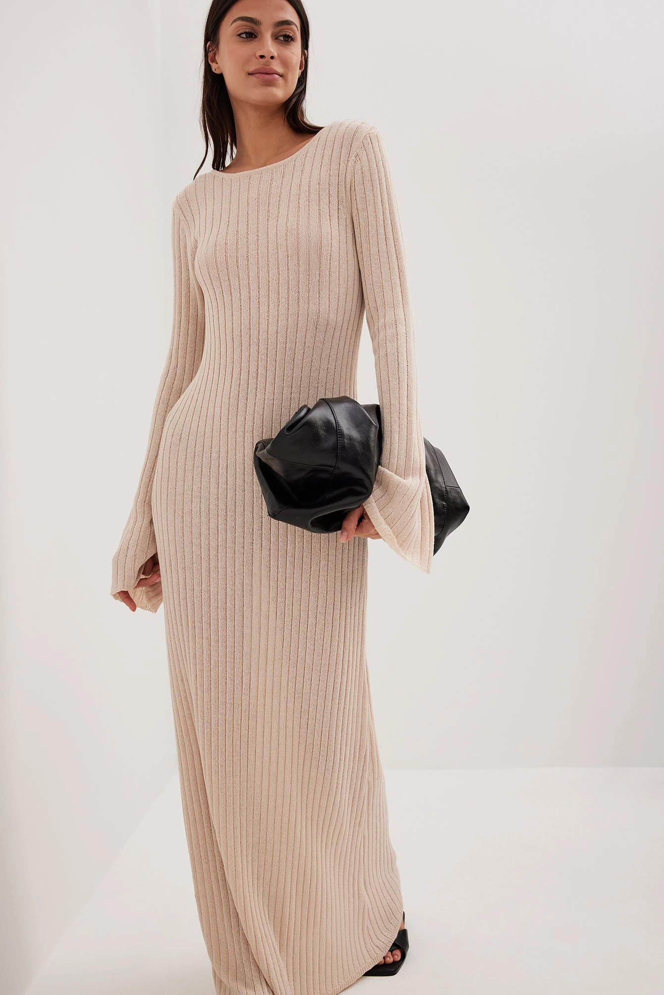 NA-KD Robe Longue En Maille Côtelée à Décolleté Profond Au Dos – Image 2