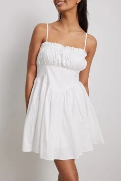 NA-KD Robe Mini à Détails à Smocks