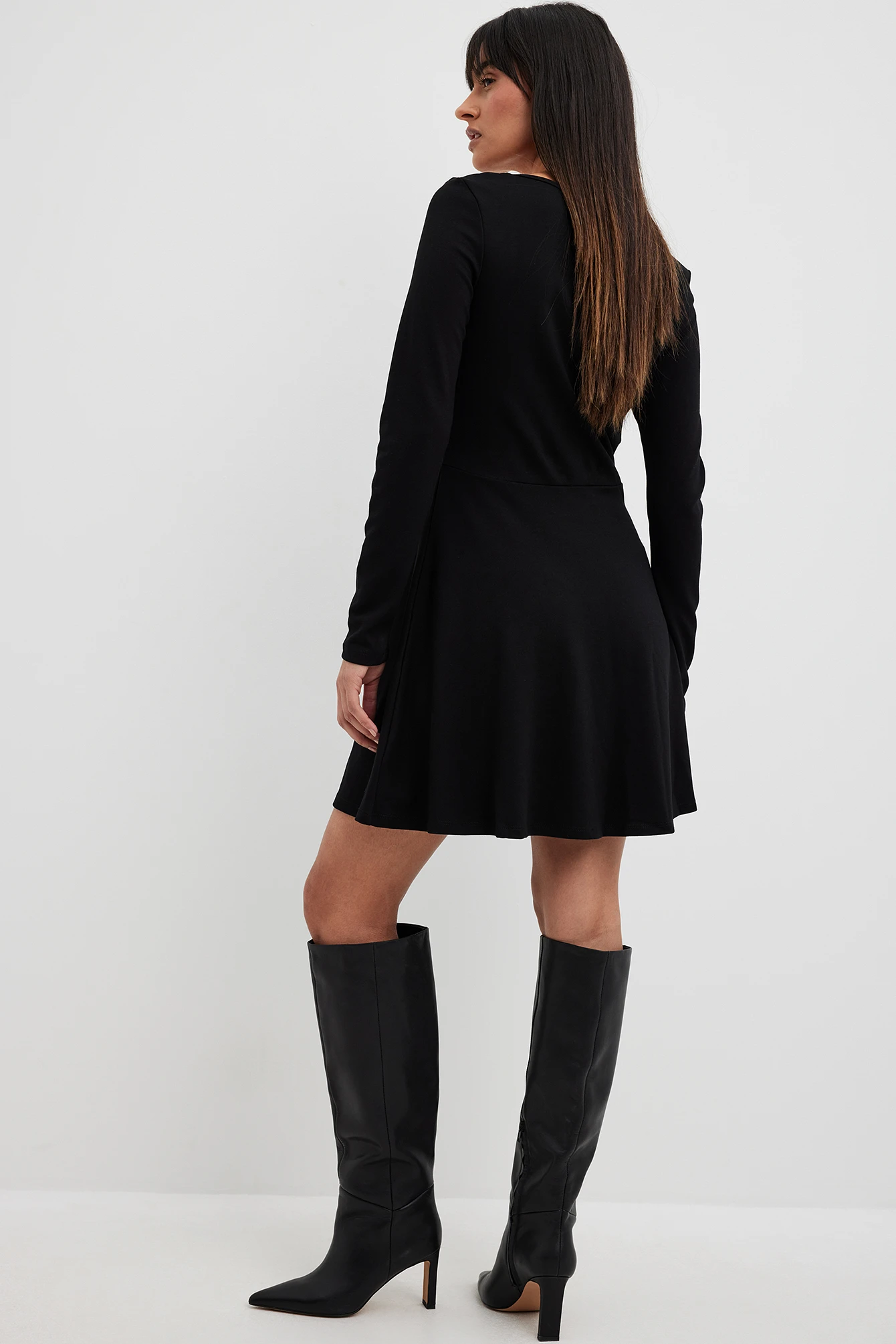 Robe à Col Carré – Image 6