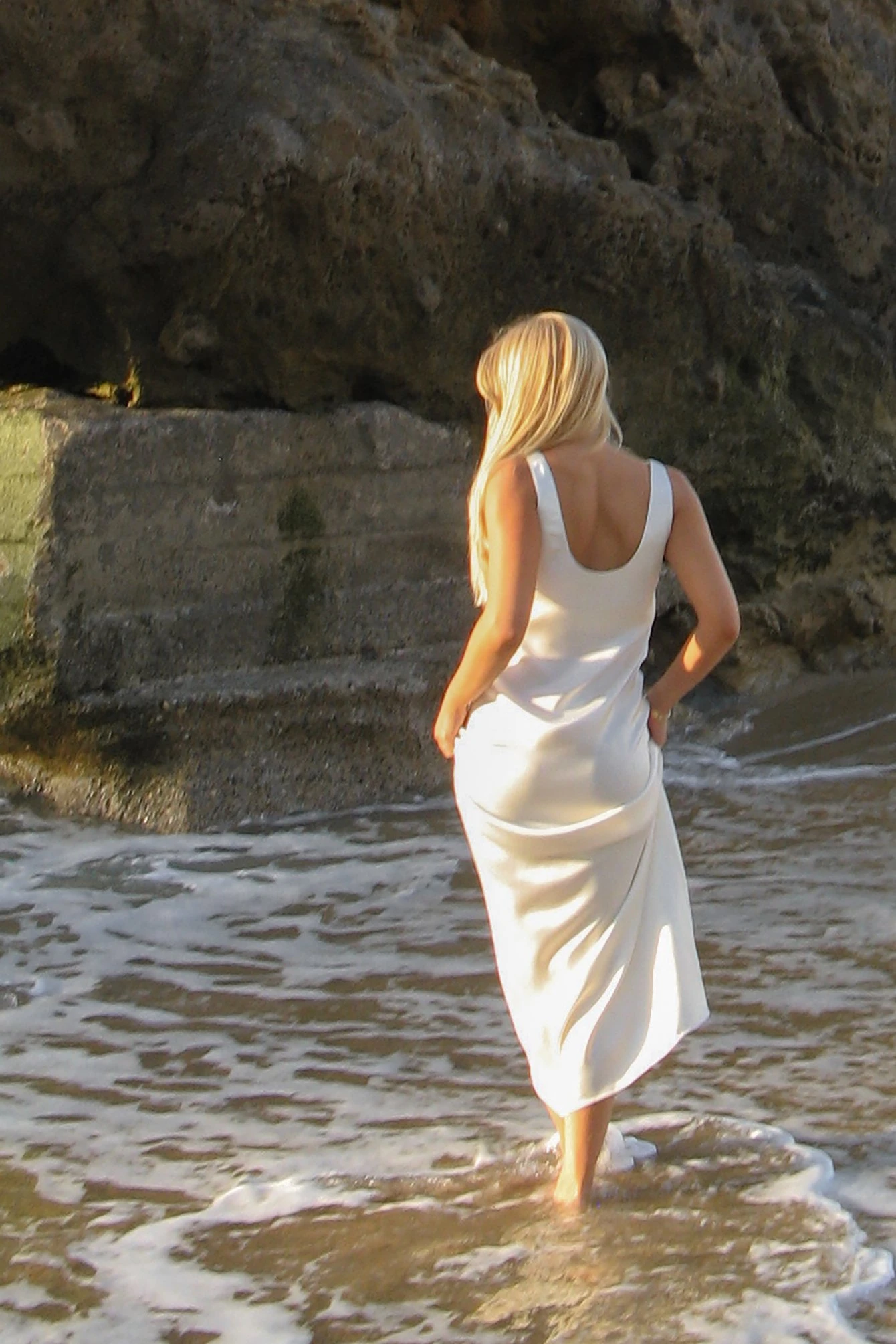 Maxi Robe Satin Droite – Image 13